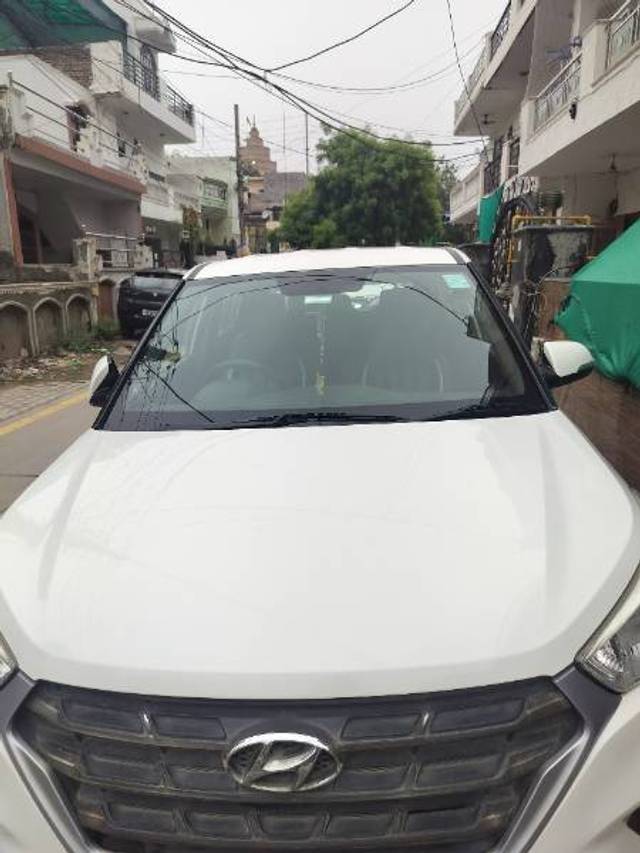 https://images10.gaadi.com/usedgaadi-sellcar/UsedCar/f52bb247a/24568c21-266e-49de-9b96-3313746f4b6e.jpg?imwidth=6402