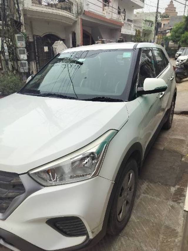 https://images10.gaadi.com/usedgaadi-sellcar/UsedCar/f52bb247a/d3c21701-5b22-444b-aa35-cf50f308caa0.jpg?imwidth=6401