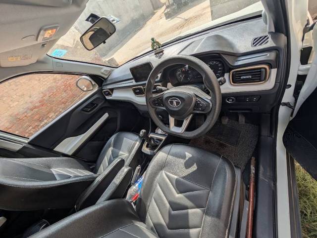https://images10.gaadi.com/usedgaadi-sellcar/UsedCar/f52bc213a/d47ed4a6-cd21-44d9-9efc-7dd6f487a453.jpg?imwidth=6402