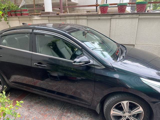 https://images10.gaadi.com/usedgaadi-sellcar/UsedCar/f52bcfcea/e374e4e9-4d2f-4936-af3a-86931fe82f90.jpg?imwidth=6401