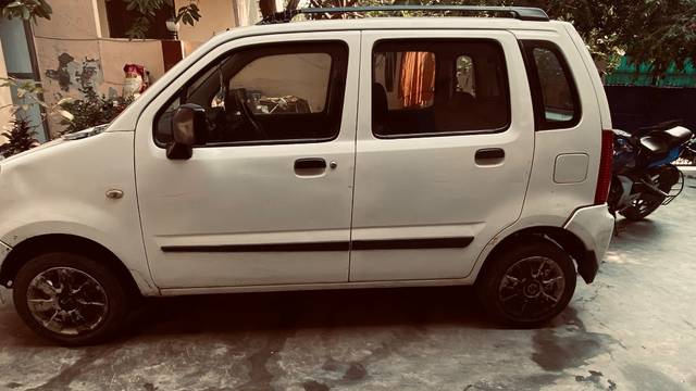 https://images10.gaadi.com/usedgaadi-sellcar/UsedCar/f52bf995a/40a03bd9-b207-4fed-afce-577c0e7a9384.jpeg?imwidth=6401