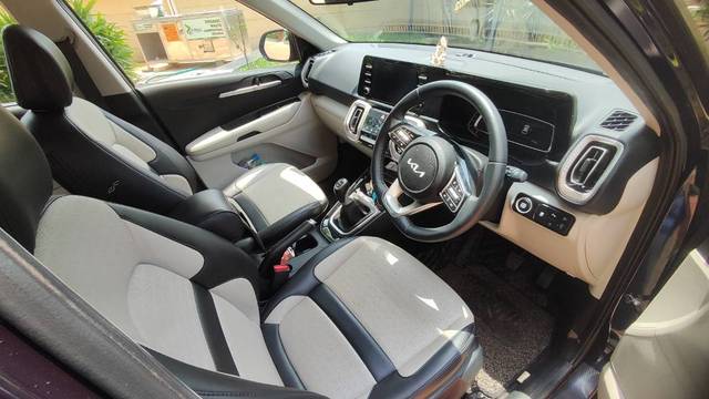 https://images10.gaadi.com/usedgaadi-sellcar/UsedCar/f52c5f52a/c4d07fef-b922-4a92-89ef-b6e748a133d2.jpg?imwidth=6401