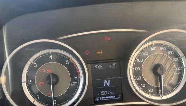 https://images10.gaadi.com/usedgaadi-sellcar/UsedCar/f52c80dea/10a93e2b-a39b-4330-8d89-a5e07b8e7e74.jpeg?imwidth=6401
