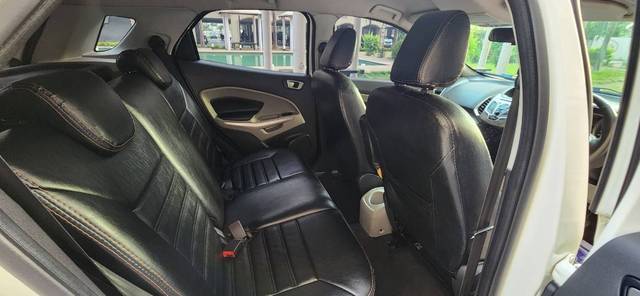 https://images10.gaadi.com/usedgaadi-sellcar/UsedCar/f52c9c25a/13b4471f-7d38-4dda-ab30-82c221ea6793.jpeg?imwidth=6402