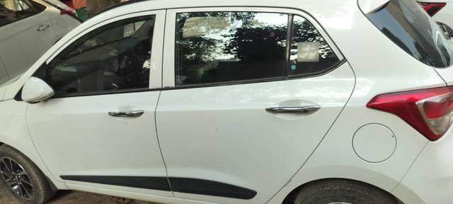 https://images10.gaadi.com/usedgaadi-sellcar/UsedCar/f52d35b0a/4961b8ff-d5d3-4bab-b2ab-aca1d52e6ef0.jpg?imwidth=6402