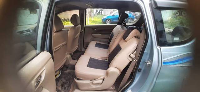 https://images10.gaadi.com/usedgaadi-sellcar/UsedCar/f52d985ba/0aac8313-1873-46a5-a571-9ec024da9547.jpg?imwidth=6402