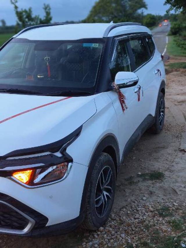 https://images10.gaadi.com/usedgaadi-sellcar/UsedCar/f52dc8eea/b8b7564f-0080-44df-89d5-2e08ec8919d6.jpg?imwidth=6400