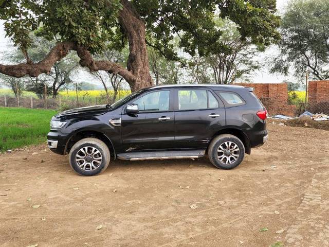 https://images10.gaadi.com/usedgaadi-sellcar/UsedCar/f52df823a/cfb444a4-cbe3-4888-8c9d-af5ebc71af64.jpg?imwidth=6400