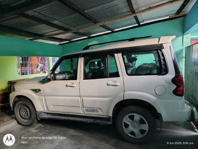 https://images10.gaadi.com/usedgaadi-sellcar/UsedCar/f52e4fbba/c9244fde-ce25-4b70-8d39-9d5eb09c9f12.jpg?imwidth=6401