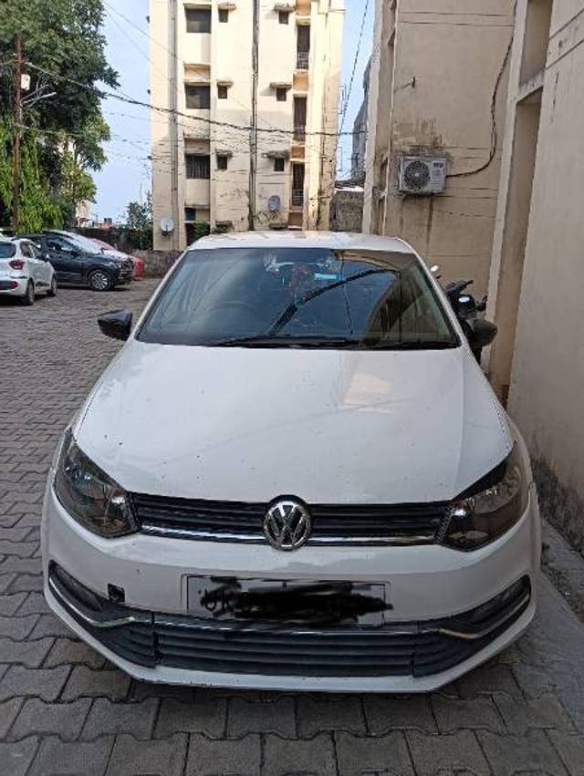 https://images10.gaadi.com/usedgaadi-sellcar/UsedCar/f52e87d1a/3a3bbbbc-057c-459c-a85e-53ca463ac797.jpg?imwidth=6400