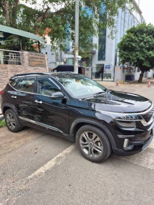 https://images10.gaadi.com/usedgaadi-sellcar/UsedCar/f52f7089a/4f85fee8-2832-4a26-8862-beea45cd4ea5.jpg?imwidth=6400
