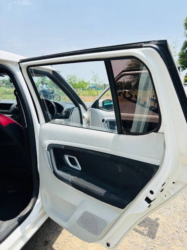https://images10.gaadi.com/usedgaadi-sellcar/UsedCar/f52f78d9a/4062590e-bc0c-4e63-a3cb-dc94000c6d0c.jpeg?imwidth=6402