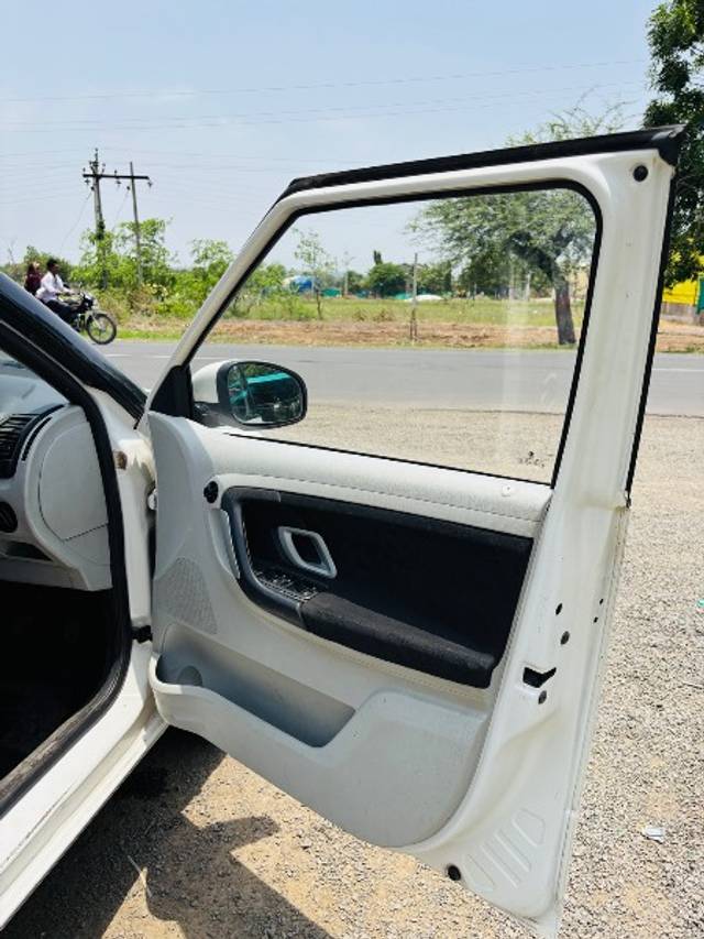 https://images10.gaadi.com/usedgaadi-sellcar/UsedCar/f52f78d9a/57f898db-bae0-4bf2-8bbc-d6f074666359.jpeg?imwidth=6401