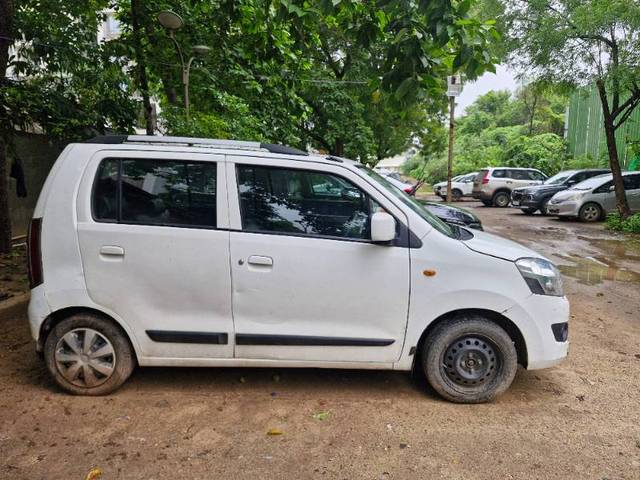 https://images10.gaadi.com/usedgaadi-sellcar/UsedCar/f52f9860a/53f4aa6d-a61f-45be-9fa1-c5e59ff4f898.jpg?imwidth=6401