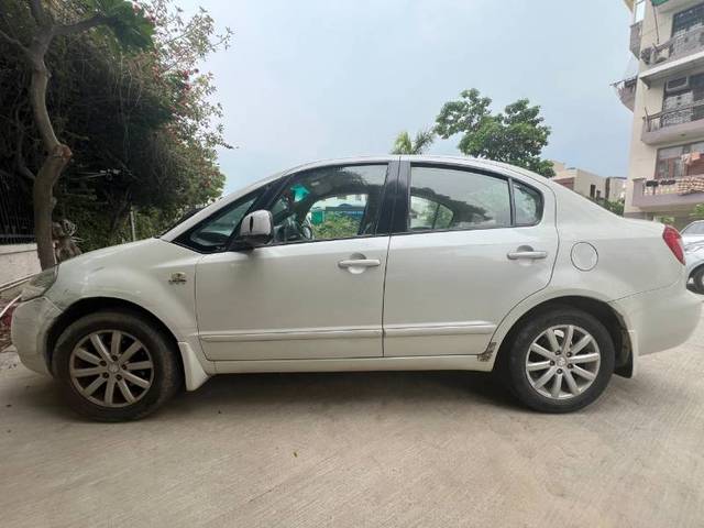 https://images10.gaadi.com/usedgaadi-sellcar/UsedCar/f53051d5a/c8e642cc-0f1b-4761-a68a-c35c89795e13.jpg?imwidth=6400