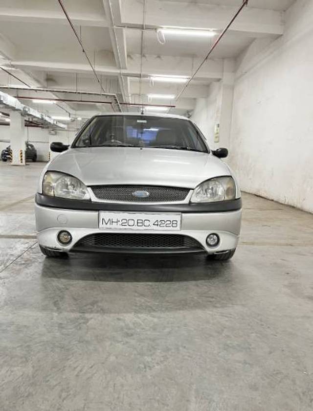 https://images10.gaadi.com/usedgaadi-sellcar/UsedCar/f5306360a/c1205d1e-75a1-493b-a9e0-cb2a0013084c.jpg?imwidth=6400