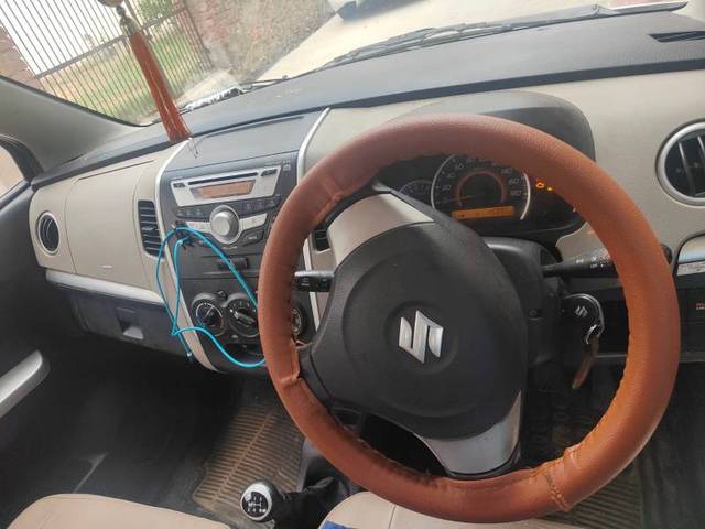 https://images10.gaadi.com/usedgaadi-sellcar/UsedCar/f530a005a/9c687cf8-9db0-43b0-bfed-ee08431b6045.jpg?imwidth=6400