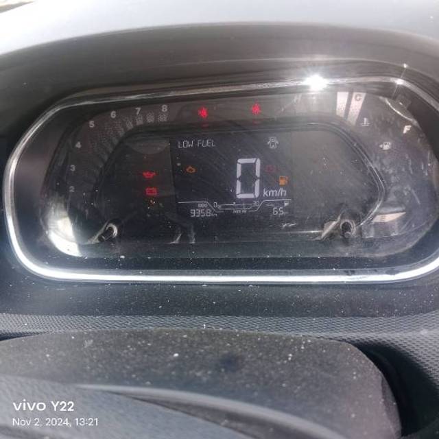 https://images10.gaadi.com/usedgaadi-sellcar/UsedCar/f530b7a9a/c0c01b78-adfb-4e61-9b31-e4746ecc39b1.jpg?imwidth=6401