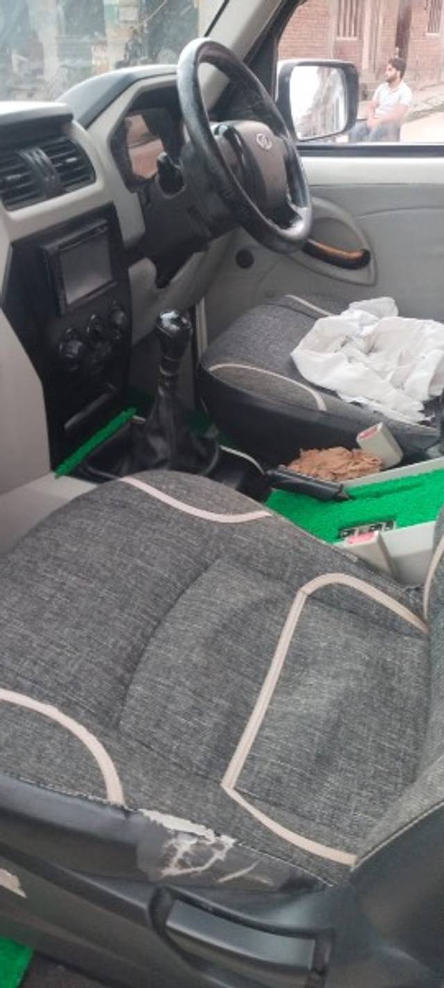 https://images10.gaadi.com/usedgaadi-sellcar/UsedCar/f53109baa/0743fc22-0c50-44d3-b195-70385d0d8a61.jpeg?imwidth=6402