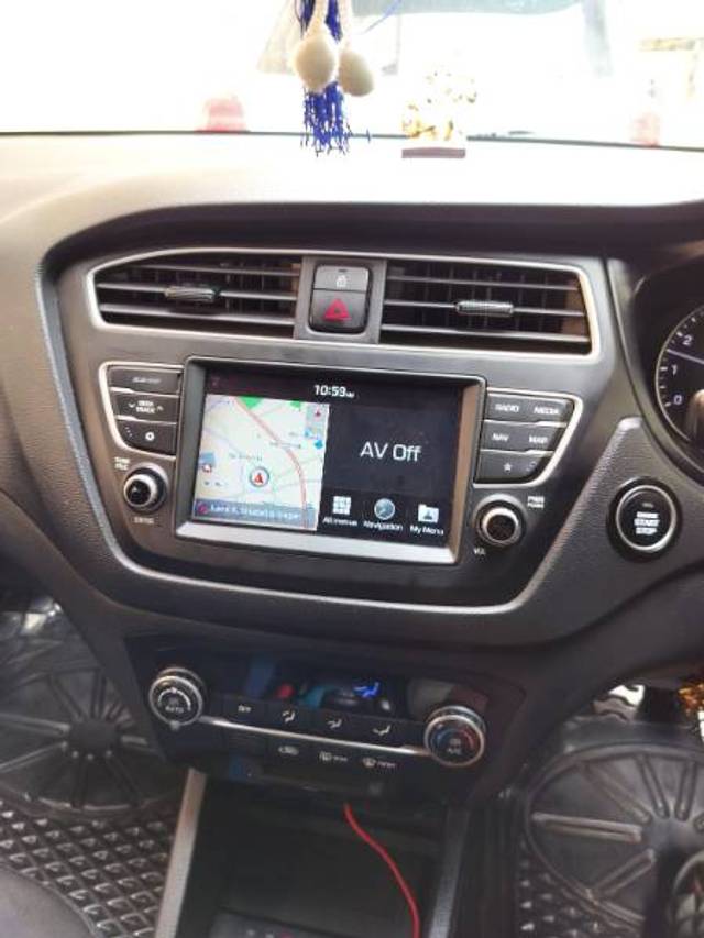 https://images10.gaadi.com/usedgaadi-sellcar/UsedCar/f53160cba/89fa95e5-b0c3-4d43-b9a6-161322a52bcf.jpg?imwidth=6402