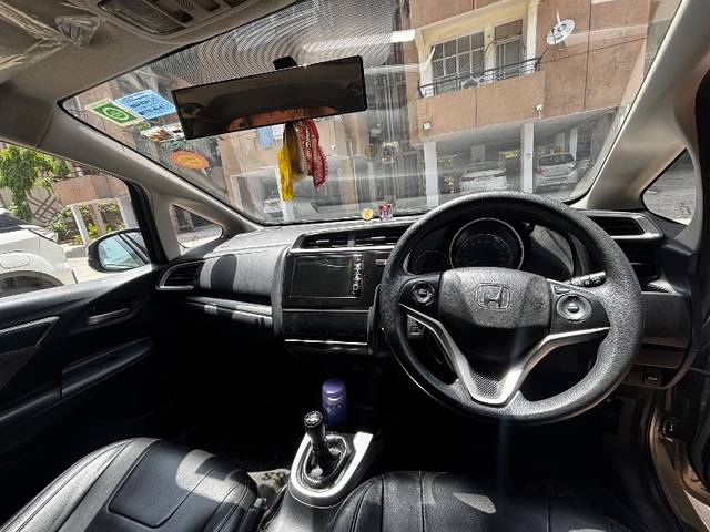https://images10.gaadi.com/usedgaadi-sellcar/UsedCar/f53169dfa/3cd23c43-fc0e-4cdd-a03a-d78736cda19b.jpeg?imwidth=6402