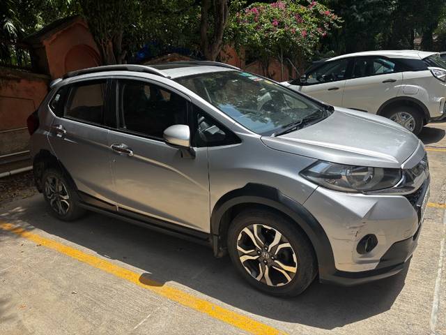 https://images10.gaadi.com/usedgaadi-sellcar/UsedCar/f53169dfa/e398ebb0-9727-41eb-863f-489fe59a546e.jpeg?imwidth=6400