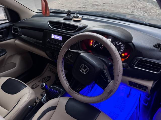 https://images10.gaadi.com/usedgaadi-sellcar/UsedCar/f531cb56a/a8e40901-2aa5-4935-ac4c-4af38aae0ce5.jpeg?imwidth=6402