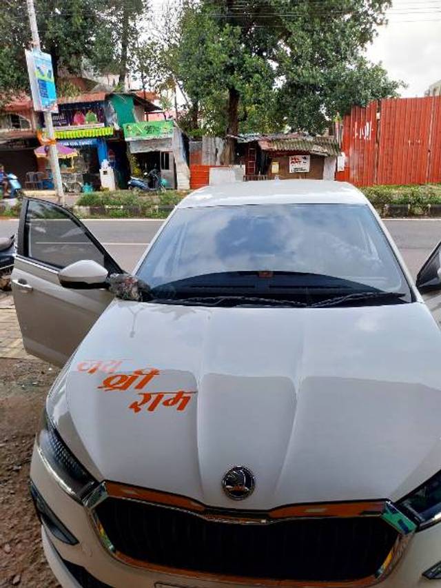 https://images10.gaadi.com/usedgaadi-sellcar/UsedCar/f532ed0ca/4c335ebb-8bd7-43be-aa98-e3c707e1e57f.jpg?imwidth=6400