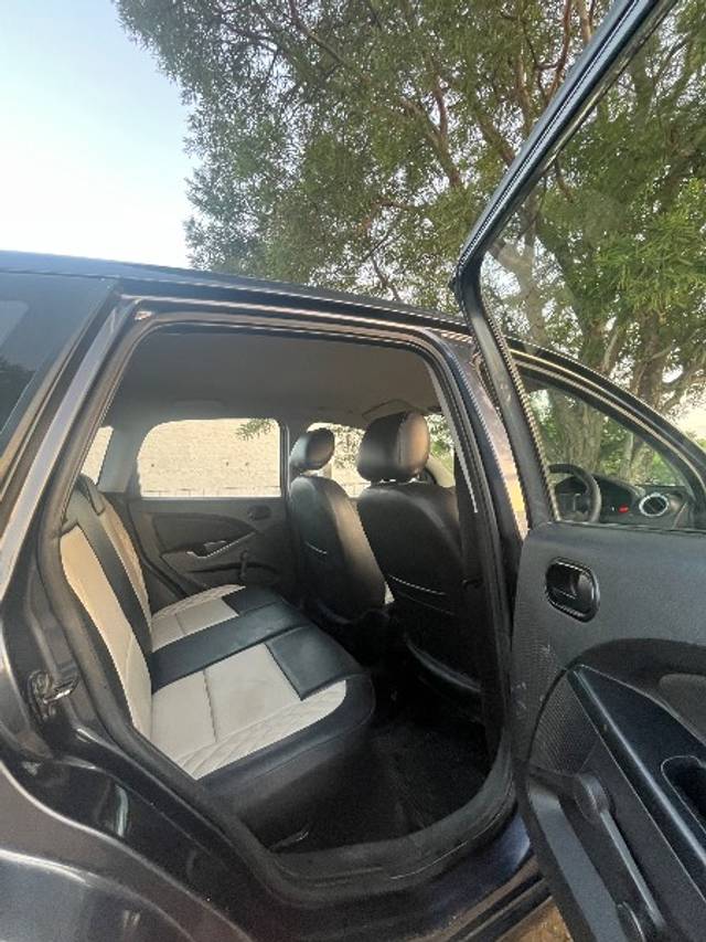 https://images10.gaadi.com/usedgaadi-sellcar/UsedCar/f532f54fa/9aa0798e-7f61-43b2-8a3e-df65fde015bf.jpeg?imwidth=6401