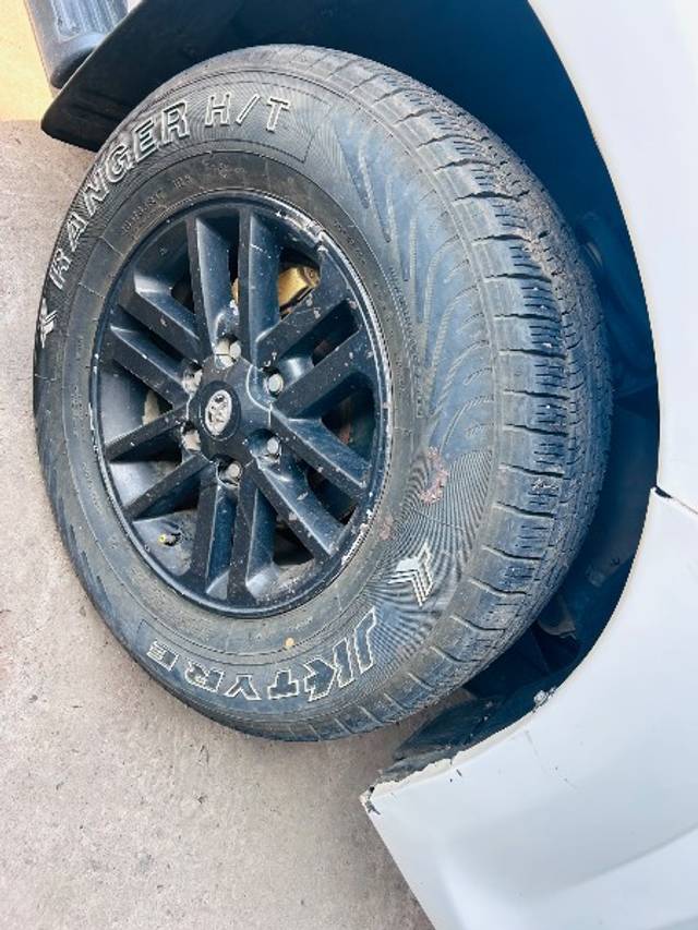 https://images10.gaadi.com/usedgaadi-sellcar/UsedCar/f532f614a/231b3f3f-acef-4531-b8d9-3a4beefc2e00.jpeg?imwidth=6402