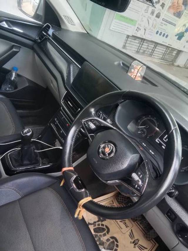 https://images10.gaadi.com/usedgaadi-sellcar/UsedCar/f53307d9a/ad287b80-8f71-4763-9a10-c8069b67148a.jpg?imwidth=6402