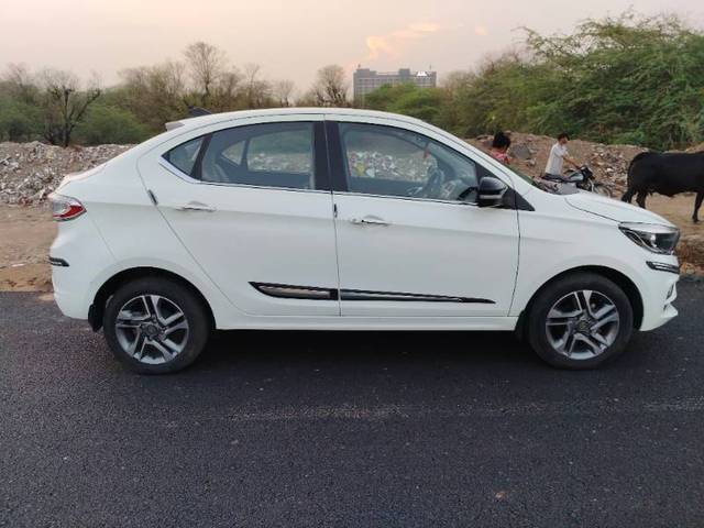 https://images10.gaadi.com/usedgaadi-sellcar/UsedCar/f5330f36a/5b2a867c-cfa4-4a33-b063-240670a16ab1.jpg?imwidth=6401