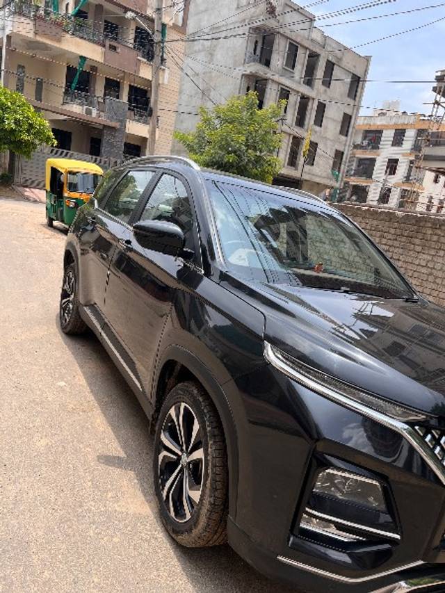 https://images10.gaadi.com/usedgaadi-sellcar/UsedCar/f5331487a/0b4dea61-0902-44ec-b791-471526a249a1.jpeg?imwidth=6400