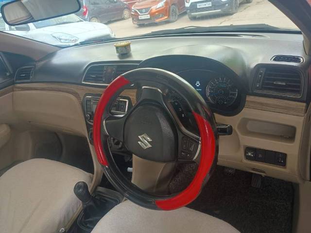 https://images10.gaadi.com/usedgaadi-sellcar/UsedCar/f533c299a/f8a8321a-898d-4bc8-a109-6316a4ac6b0a.jpeg?imwidth=6402