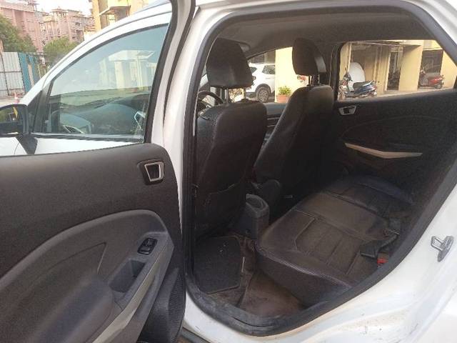 https://images10.gaadi.com/usedgaadi-sellcar/UsedCar/f533e695a/9e7fb4a6-611a-4b07-9b96-9a0ce234b3b2.jpg?imwidth=6402