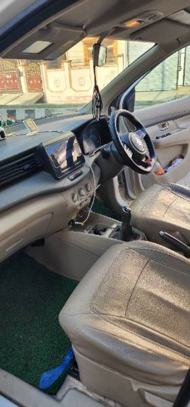 https://images10.gaadi.com/usedgaadi-sellcar/UsedCar/f533e823a/907ac7e3-eb03-4347-af7a-6c17769343f7.jpeg?imwidth=6401
