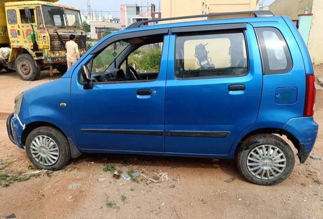 https://images10.gaadi.com/usedgaadi-sellcar/UsedCar/f533f6bda/323d266b-1e13-420e-850d-eec44ef500f4.jpg?imwidth=6402