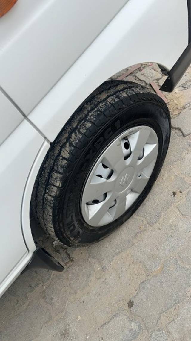 https://images10.gaadi.com/usedgaadi-sellcar/UsedCar/f5341965a/045d6f9e-85ed-46a2-ba2f-2a1ebffec354.jpeg?imwidth=6402