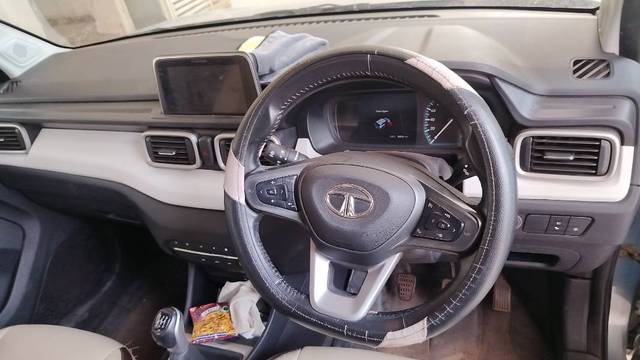 https://images10.gaadi.com/usedgaadi-sellcar/UsedCar/f534cbf2a/e41cc69e-4f0a-4333-83c0-38ebf69b34a4.jpg?imwidth=6401