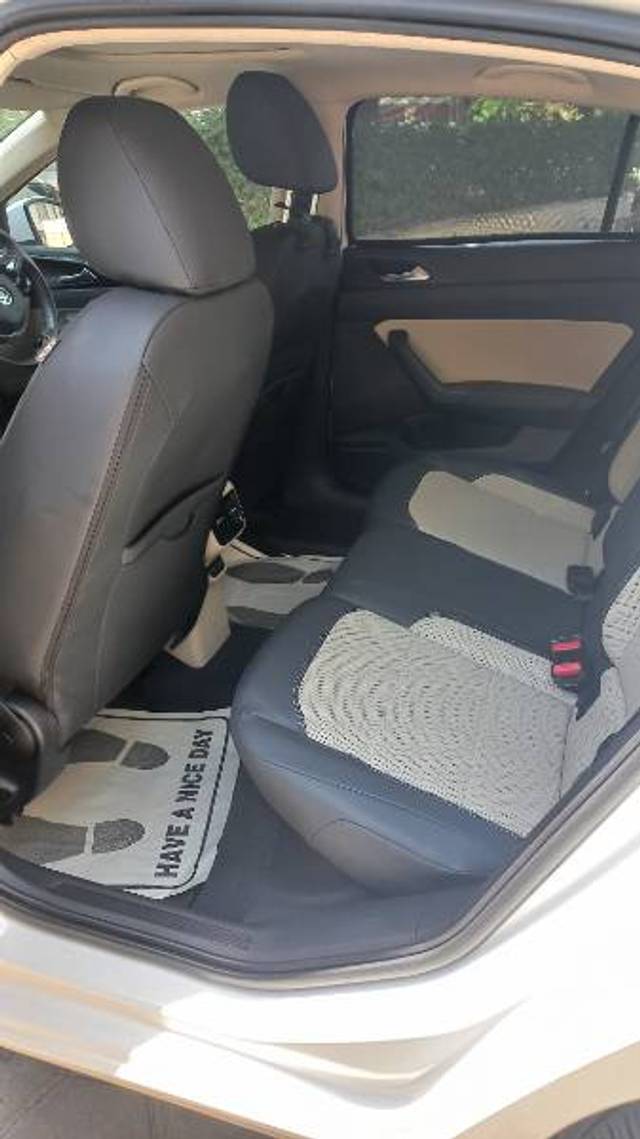 https://images10.gaadi.com/usedgaadi-sellcar/UsedCar/f534d0dea/8d34bc46-c93f-408c-9017-3f7c552c4d18.jpg?imwidth=6402