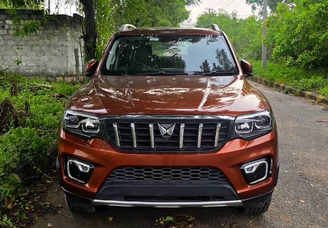 https://images10.gaadi.com/usedgaadi-sellcar/UsedCar/f5350445a/f95aae60-3634-43c8-979f-e53264af35b0.jpg?imwidth=6400