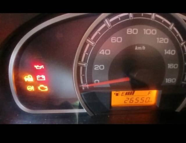 https://images10.gaadi.com/usedgaadi-sellcar/UsedCar/f5351bbea/0809294b-e76d-4c5a-a5c4-17634b3f4c82.jpg?imwidth=6402