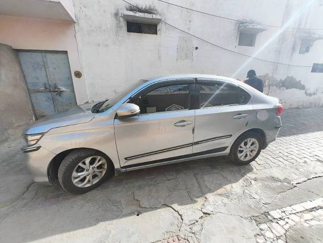 https://images10.gaadi.com/usedgaadi-sellcar/UsedCar/f5352d7aa/95dbffa3-45ed-41e0-9f6b-48c574b0d8e9.jpg?imwidth=6401