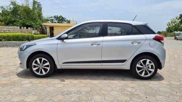 https://images10.gaadi.com/usedgaadi-sellcar/UsedCar/f5354e97a/89d8ea06-17c8-4bc4-8f3d-170afbcd415e.jpeg?imwidth=6402