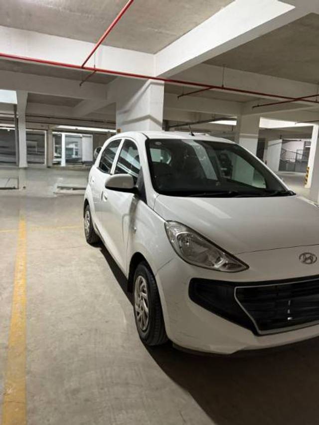 https://images10.gaadi.com/usedgaadi-sellcar/UsedCar/f535663ca/3b518954-1097-4ca7-94c5-c45cc44ebae6.jpeg?imwidth=6400