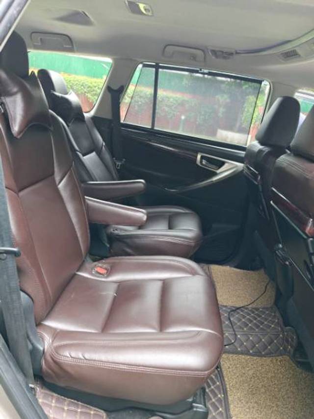 https://images10.gaadi.com/usedgaadi-sellcar/UsedCar/f5358a9aa/c1a803b9-07f9-4cfb-9a6d-2a24caec108c.jpeg?imwidth=6402