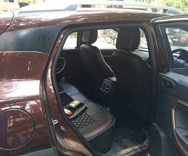 https://images10.gaadi.com/usedgaadi-sellcar/UsedCar/f535a966a/dfef147e-0829-4e82-b0b6-9f771a0e377f.jpg?imwidth=6402