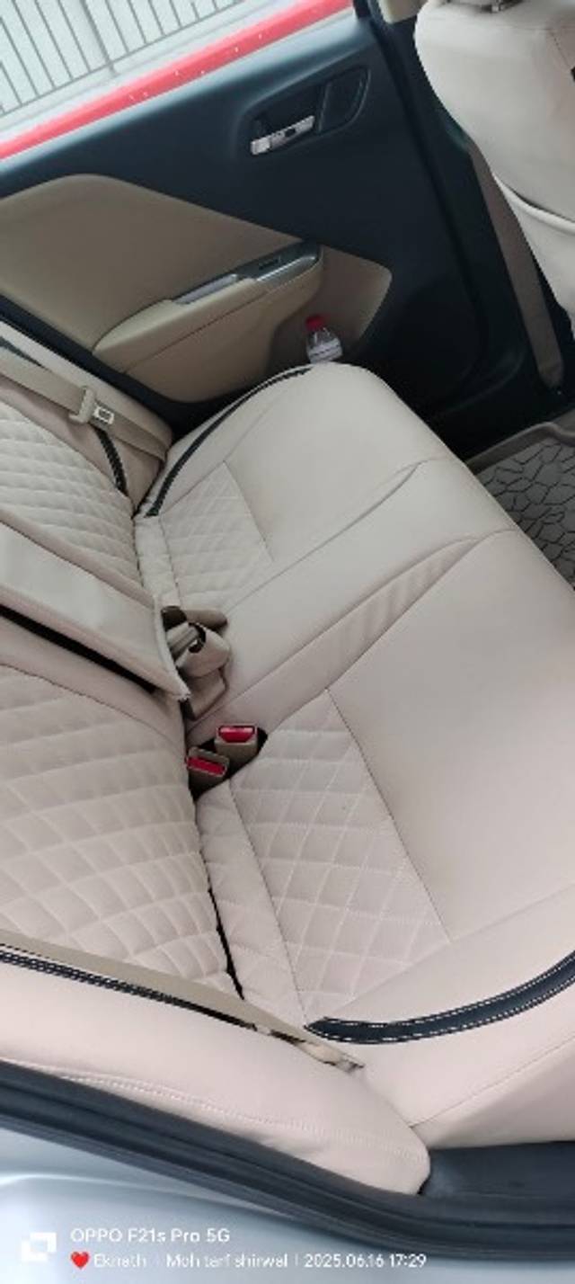https://images10.gaadi.com/usedgaadi-sellcar/UsedCar/f535c745a/1358f95a-8d86-41ab-b30a-5d522f5807e1.jpeg?imwidth=6402
