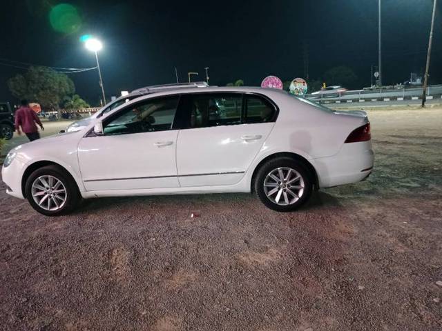 https://images10.gaadi.com/usedgaadi-sellcar/UsedCar/f5360a78a/3fc6123f-de24-4c3e-b4bf-4c487d4b477e.jpg?imwidth=6400