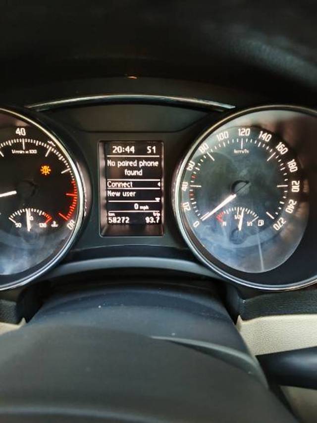 https://images10.gaadi.com/usedgaadi-sellcar/UsedCar/f5360a78a/cd67205c-6af2-4ffb-94ac-34ebf028c52f.jpg?imwidth=6402